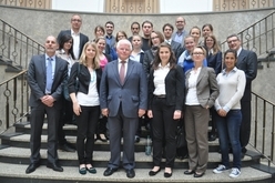 Teilnehmerinnen und Teilnehmer des 2. Referendartages beim Finanzgericht Köln