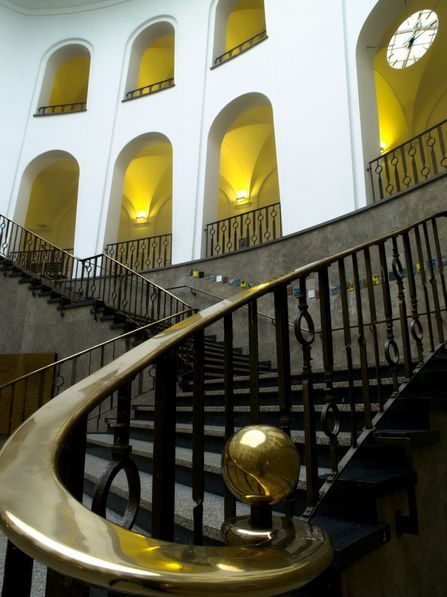 Treppe im Lichthof (2499 x 3335 Pixel)